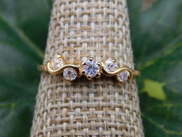 RING ROCK STONE LAPIDARY SPECIMEN