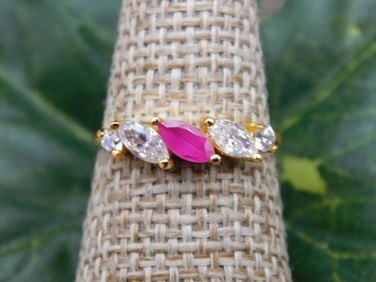 RING ROCK STONE LAPIDARY SPECIMEN