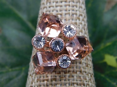 RING ROCK STONE LAPIDARY SPECIMEN