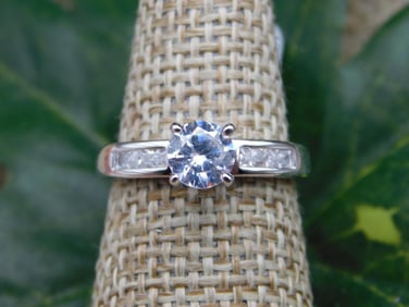 RING ROCK STONE LAPIDARY SPECIMEN