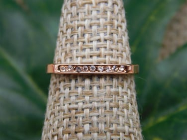 RING ROCK STONE LAPIDARY SPECIMEN