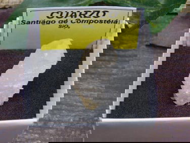 QUARTZ ROCK STONE LAPIDARY SPECIMEN