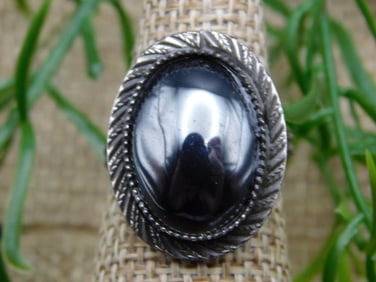 RING ROCK STONE LAPIDARY SPECIMEN