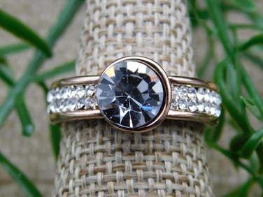 RING ROCK STONE LAPIDARY SPECIMEN