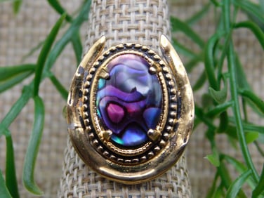 RING ROCK STONE LAPIDARY SPECIMEN