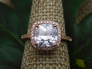 RING ROCK STONE LAPIDARY SPECIMEN