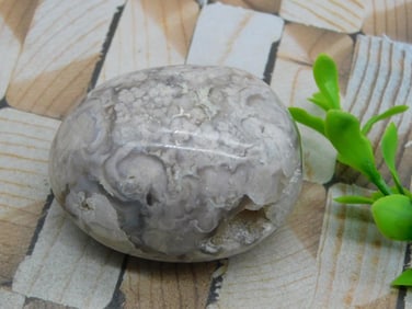 HATMANS FLOWER PETAL AGATE ROCK STONE LAPIDARY SPECIMEN