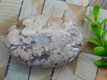 HATMANS FLOWER PETAL AGATE ROCK STONE LAPIDARY SPECIMEN