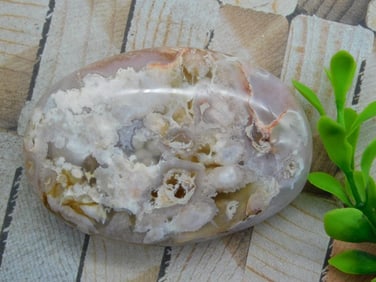 HATMANS FLOWER PETAL AGATE ROCK STONE LAPIDARY SPECIMEN