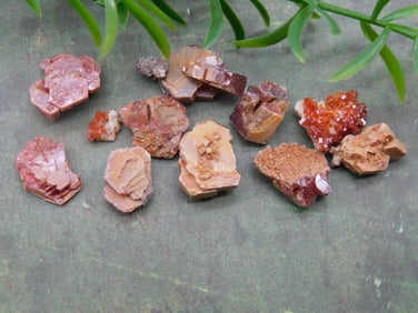 GEM VANADINITE ROCK STONE LAPIDARY SPECIMEN