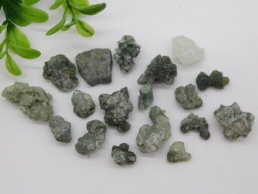 PREHNITE ROCK STONE LAPIDARY SPECIMEN