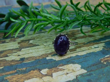 AMETHYST RING ROCK STONE LAPIDARY SPECIMEN