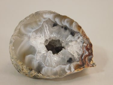 GEODE ROCK STONE LAPIDARY SPECIMEN