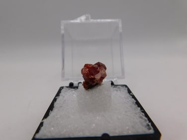 VANADINITE ROCK STONE LAPIDARY SPECIMEN