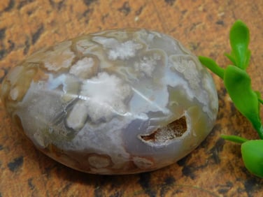 HATMANS FLOWER PETAL AGATE ROCK STONE LAPIDARY SPECIMEN