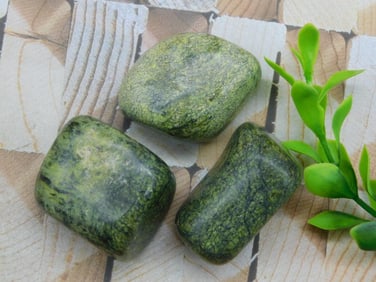 ROCK STONE LAPIDARY SPECIMEN