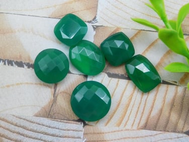 GREEN ONYX ROCK STONE LAPIDARY SPECIMEN