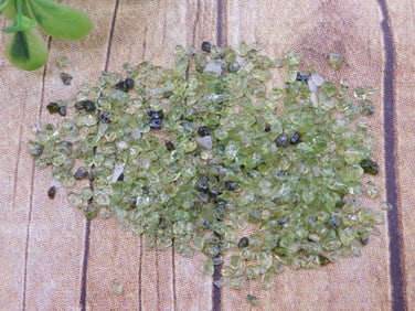 PERIDOT ROCK STONE LAPIDARY SPECIMEN