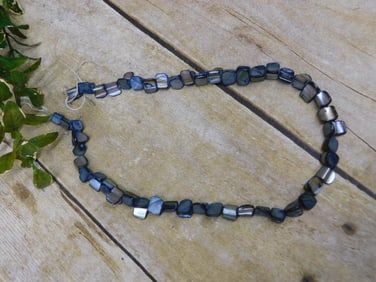 SHELL BEADS ROCK STONE LAPIDARY SPECIMEN