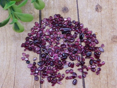 GARNET ROCK STONE LAPIDARY SPECIMEN