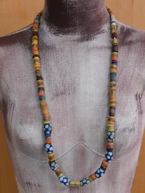 AFRICAN TRADE BEADS ROCK STONE LAPIDARY SPECIMEN