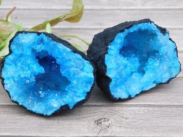 TEAL GEODE ROCK STONE LAPIDARY SPECIMEN