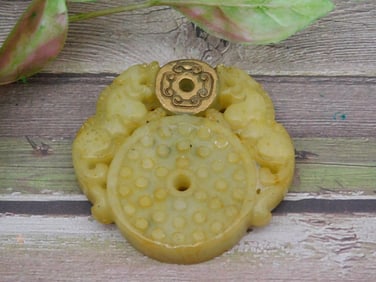 CARVED JADE ROCK STONE LAPIDARY SPECIMEN