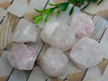 ROSE QUARTZ ROCK STONE LAPIDARY SPECIMEN