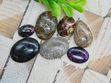 CABOCHONS ROCK STONE LAPIDARY SPECIMEN