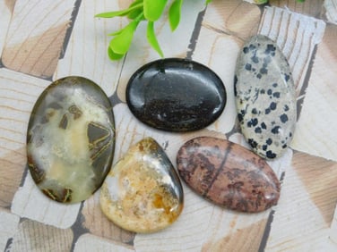 CABOCHONS ROCK STONE LAPIDARY SPECIMEN