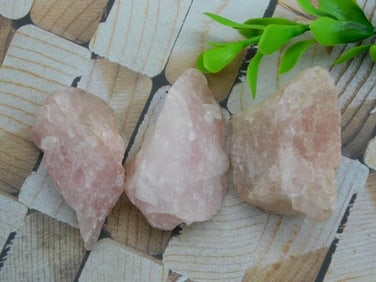 ROSE QUARTZ ROCK STONE LAPIDARY SPECIMEN