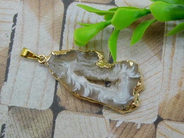 GEODE SLICE PENDANT ROCK STONE LAPIDARY SPECIMEN