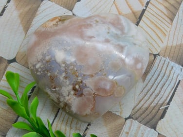 HATMANS FLOWER PETAL AGATE ROCK STONE LAPIDARY SPECIMEN
