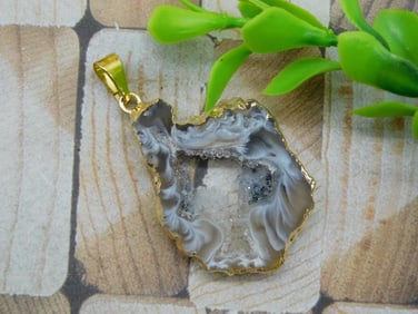GEODE SLICE PENDANT ROCK STONE LAPIDARY SPECIMEN