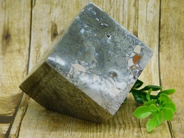 BALANCING CUBE ROCK STONE LAPIDARY SPECIMEN