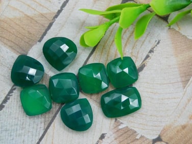 GREEN ONYX ROCK STONE LAPIDARY SPECIMEN