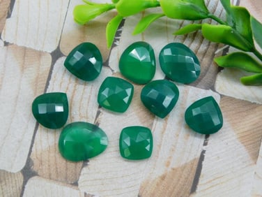 GREEN ONYX ROCK STONE LAPIDARY SPECIMEN