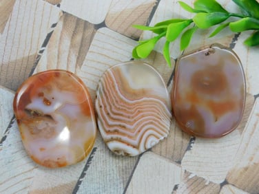 BANDED CARNELIAN ROCK STONE LAPIDARY SPECIMEN