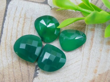 GREEN ONYX ROCK STONE LAPIDARY SPECIMEN