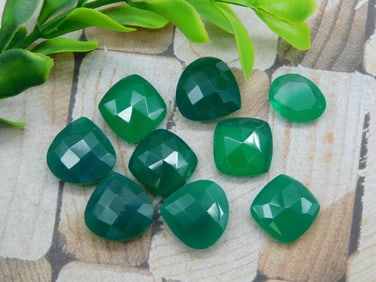 GREEN ONYX ROCK STONE LAPIDARY SPECIMEN