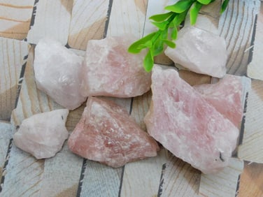 ROSE QUARTZ ROCK STONE LAPIDARY SPECIMEN