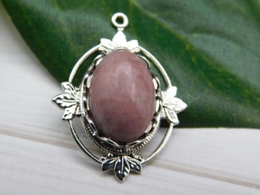 RHODONITE PENDANT ROCK STONE LAPIDARY SPECIMEN