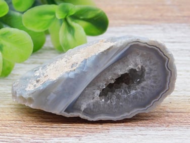 GEODE ROCK STONE LAPIDARY SPECIMEN