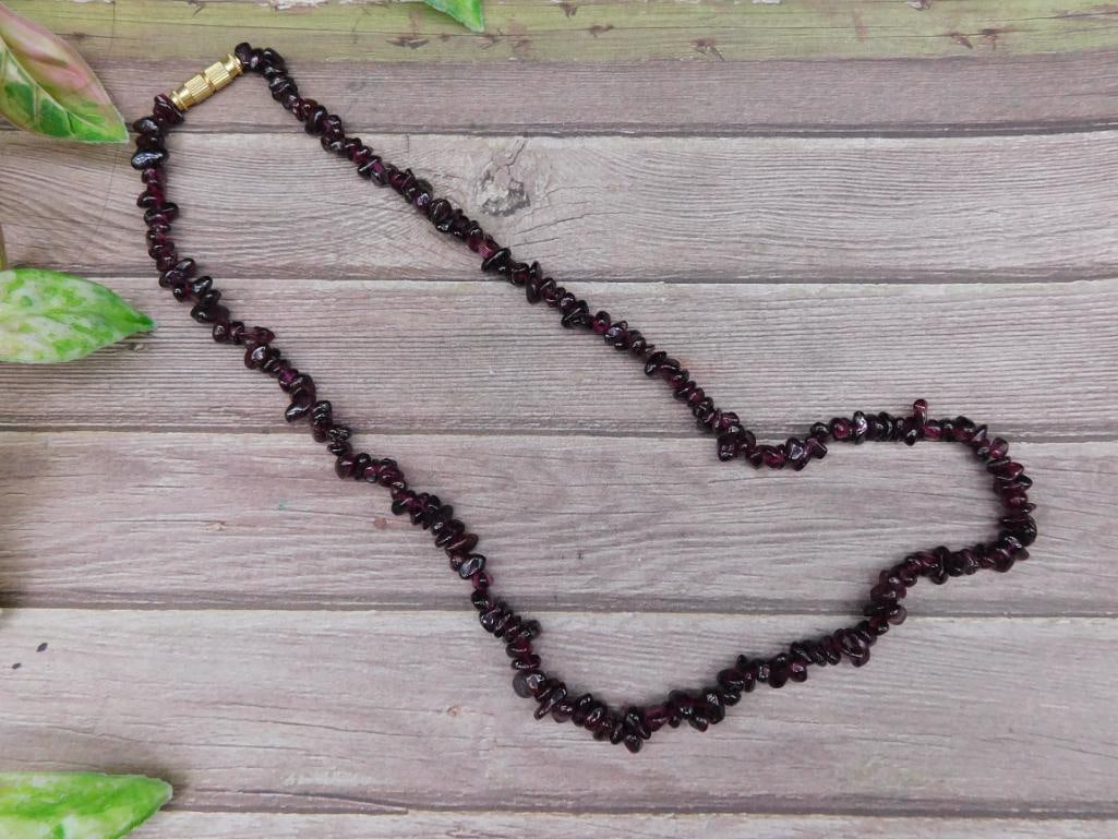 Red Garnet Chip Bead Necklace With Gold-Tone Clasp: Red Garnet Chip Bead Necklace With Gold-Tone Clasp