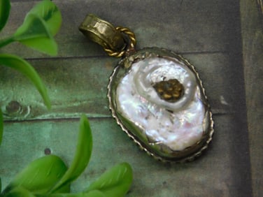 BAROQUE PEARL PENDANT ROCK STONE LAPIDARY SPECIMEN