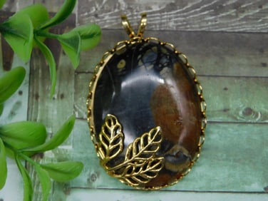 STONE PENDANT ROCK STONE LAPIDARY SPECIMEN
