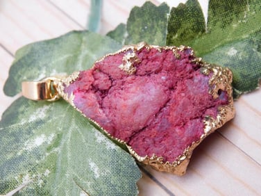 DRUZY QUARTZ PENDANT ROCK STONE LAPIDARY SPECIMEN