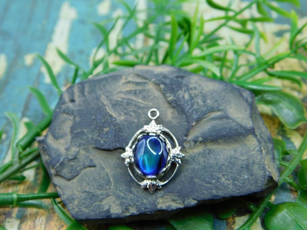 ABALONE STONE PENDANT ROCK STONE LAPIDARY SPECIMEN: ABALONE STONE PENDANT ROCK STONE LAPIDARY SPECIMEN