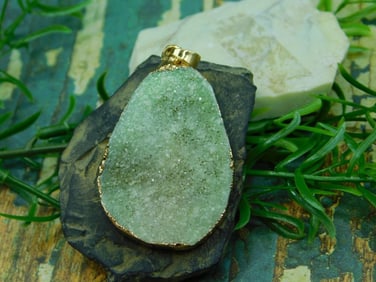 DRUZY QUARTZ PENDANT ROCK STONE LAPIDARY SPECIMEN