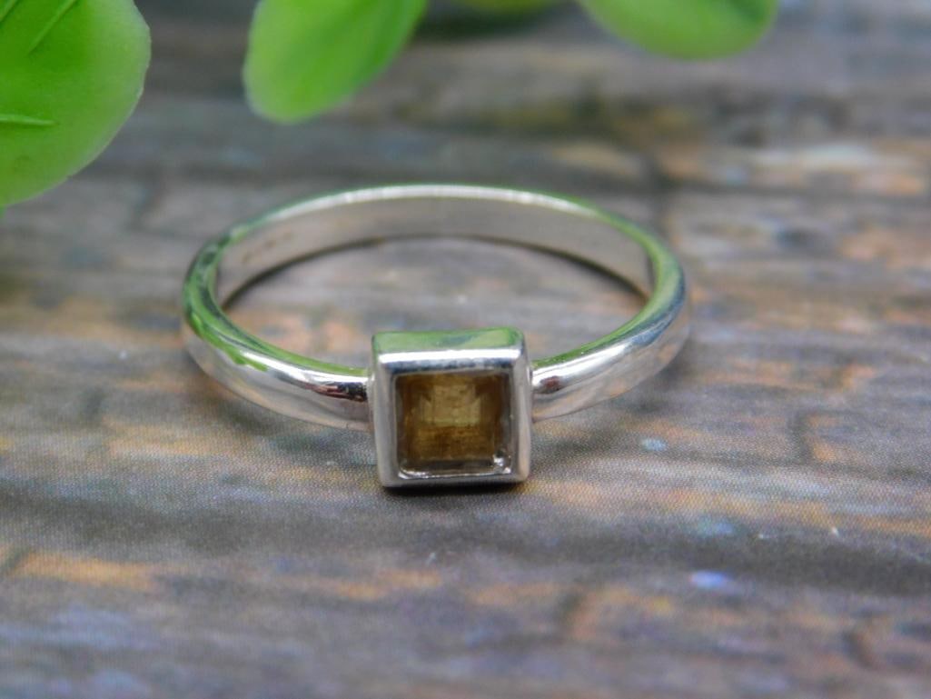 STERLING SILVER CITRINE RING: STERLING SILVER CITRINE RING
